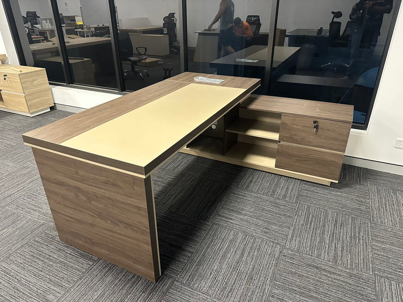 10 Ways to Revamp your Office Desk