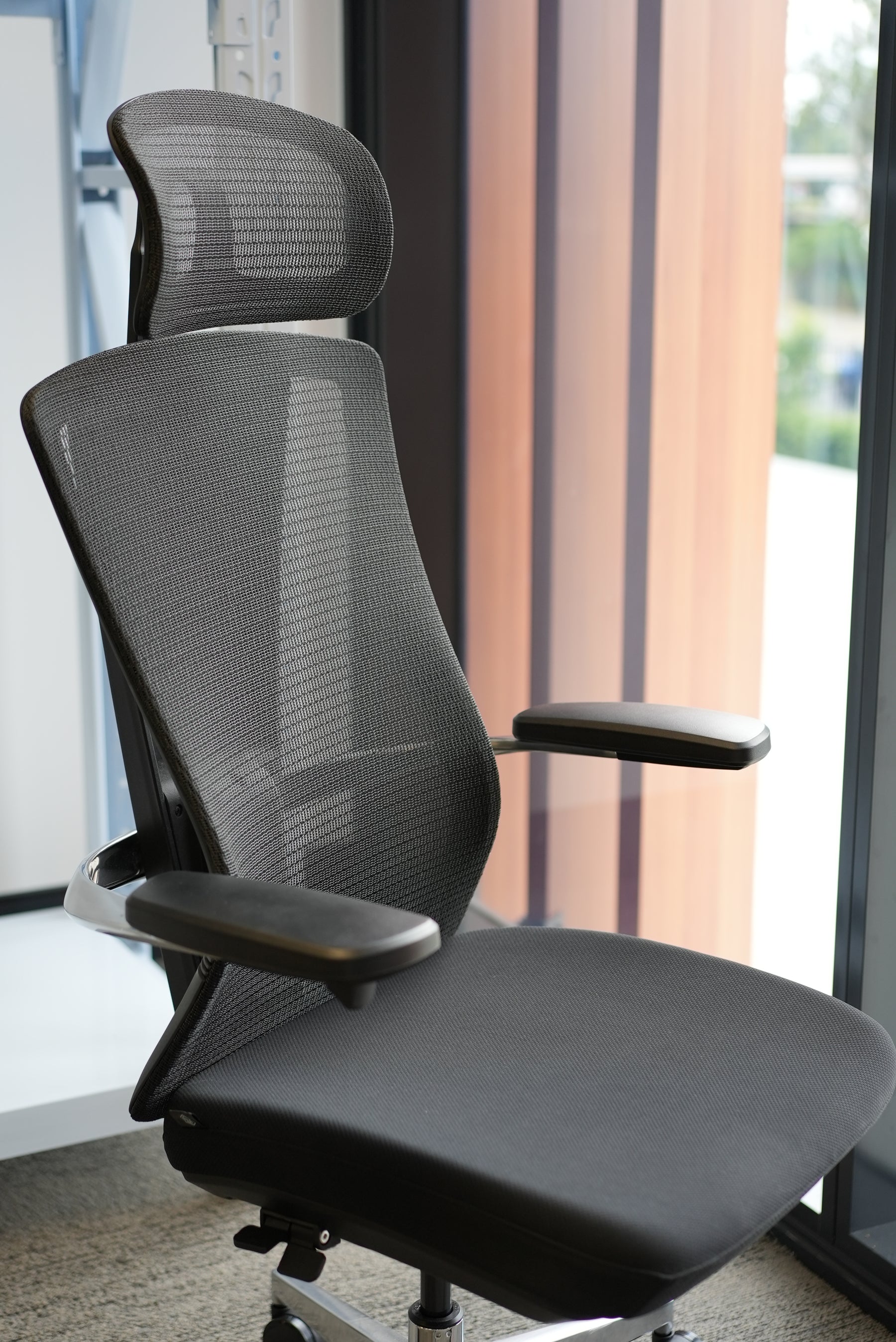 1. Desk One Ergo Elite Ergonomic Chair