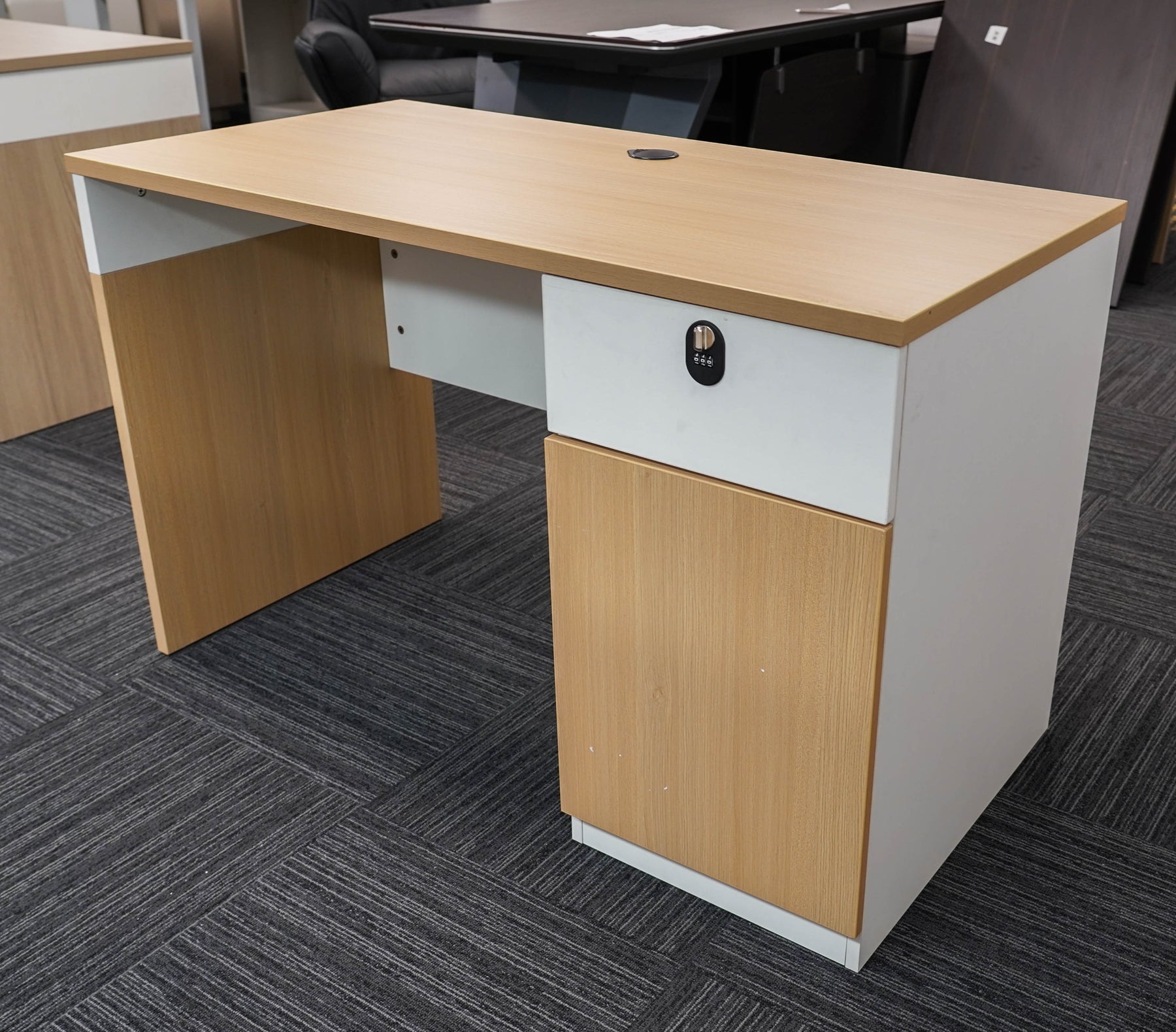 3.2. Digger’s Den Home Office Desk