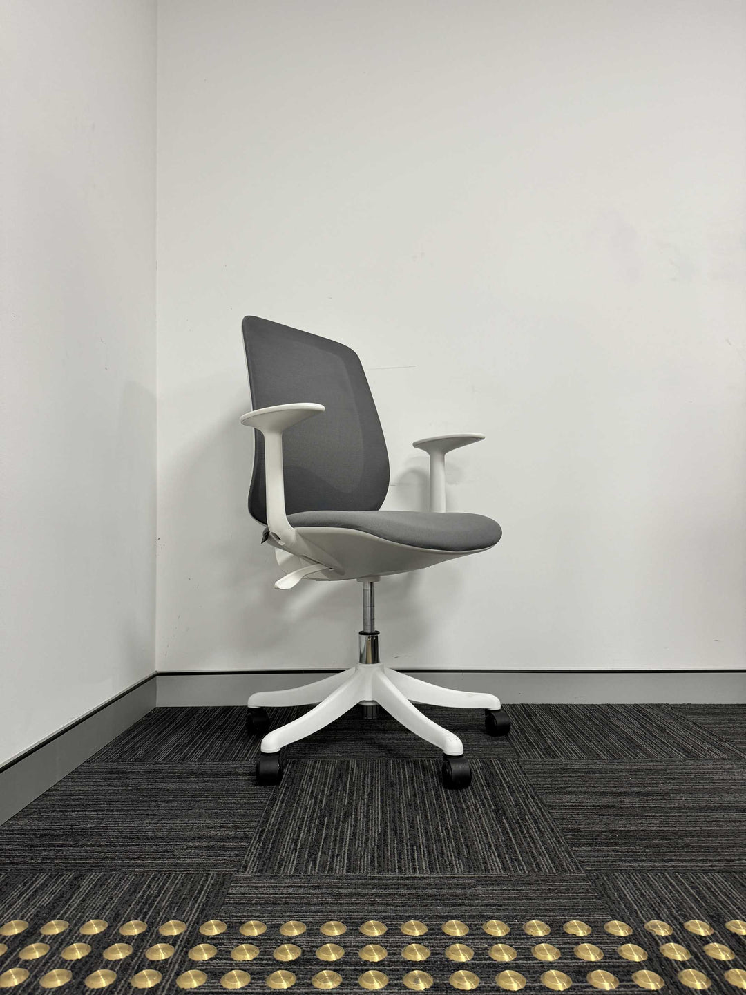 1. DESK ONE ERGO COMFORT V1 - $95.00